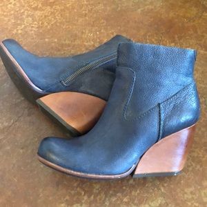 Kork - Ease heeled booties